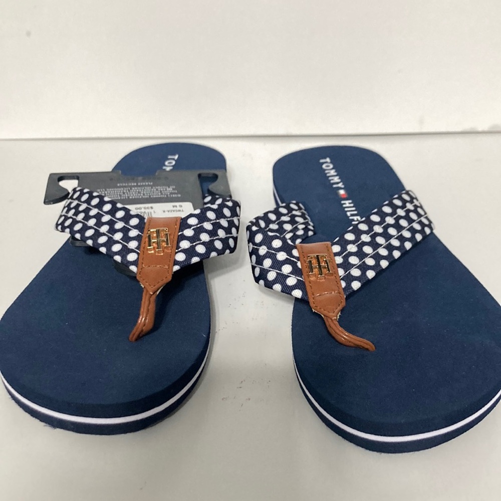 NWT-Tommy Hilfiger Caza Flip Flop Sandals